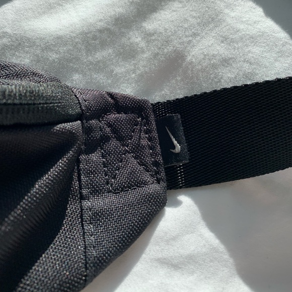 Nike Heritage Fanny Pack Belt Bag Black - Picture 8 of 8